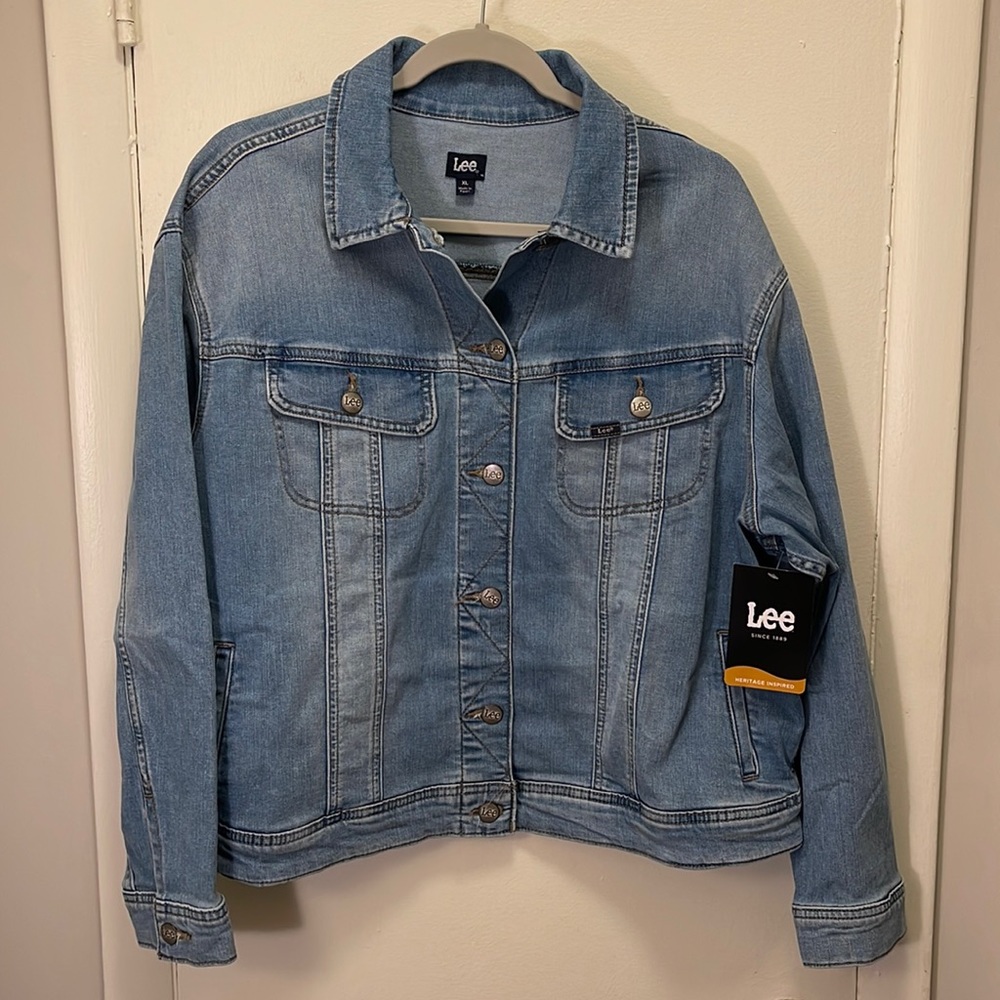 NWT LEE Brand Ladies Size XL Light Wash Denim/Jean Jacket w/ Pockets